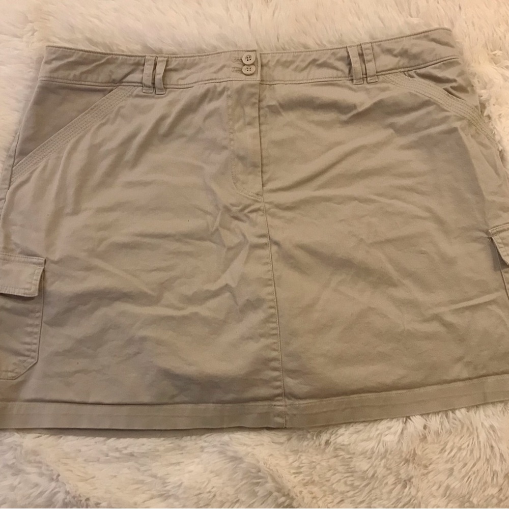 Khaki skort Briggs NewYork size 18